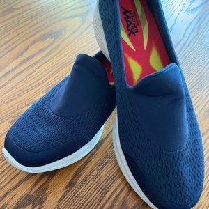 Sketchers Go Walk Ladies size 9